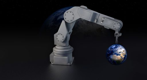 Een robotarm in een industriële productiehal van een mkb-maakbedrijf